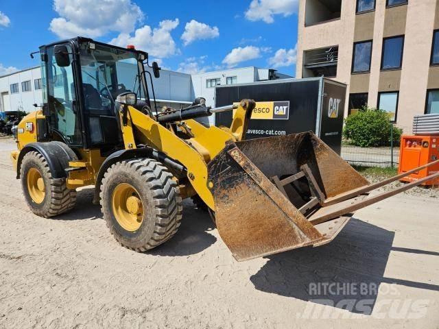 CAT 908M Naudoti ratiniai krautuvai