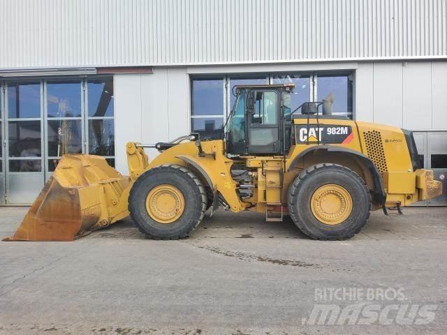 CAT 982M Naudoti ratiniai krautuvai
