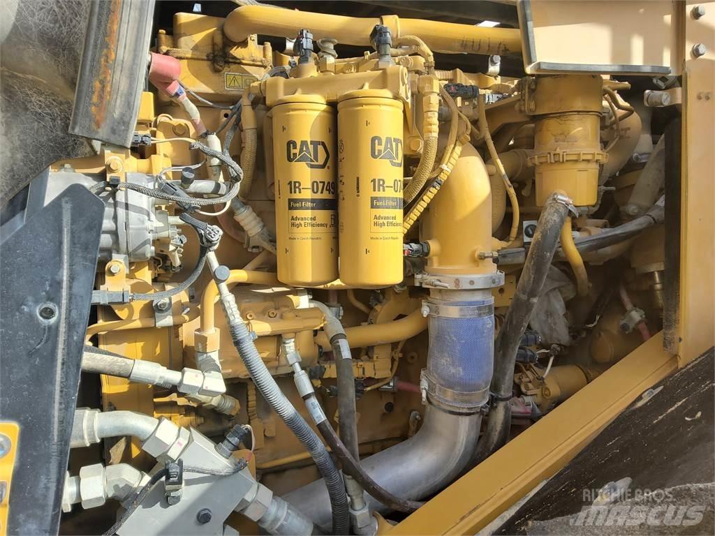 CAT 982M Naudoti ratiniai krautuvai