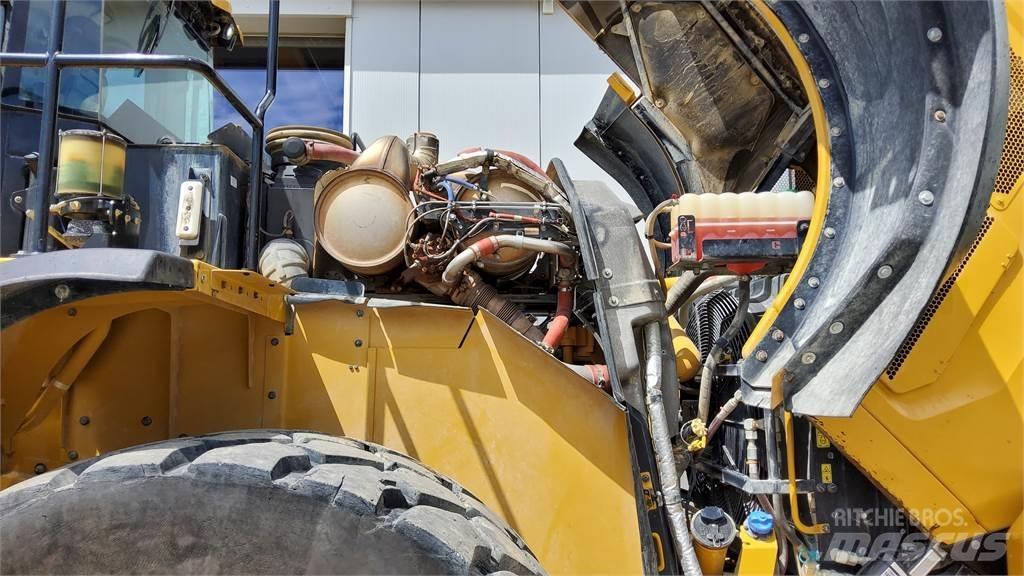 CAT 982M Naudoti ratiniai krautuvai