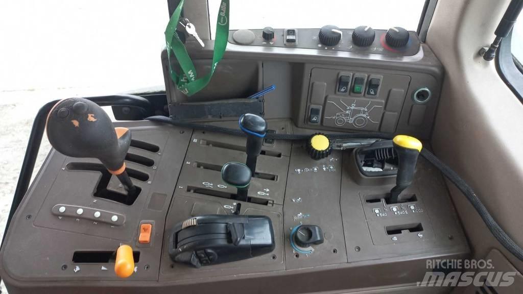 John Deere 6630 Traktoriai