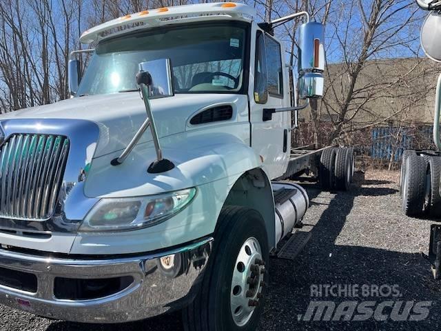 International 4400 Platformos/ Pakrovimas iš šono