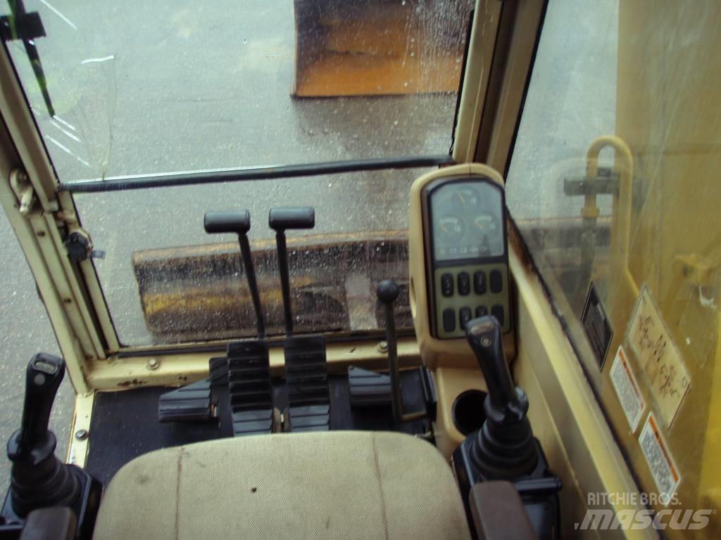 CAT 307 Vidutinės galios ekskavatoriai 7-12 t