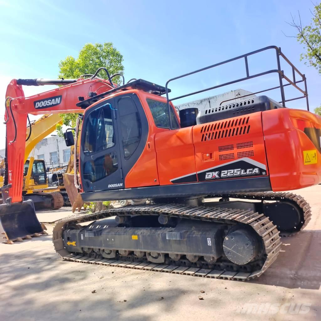 Doosan DX 225 LCA Vikšriniai ekskavatoriai