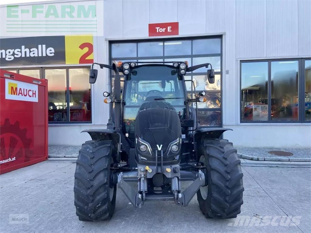 Valtra a 114 Traktoriai