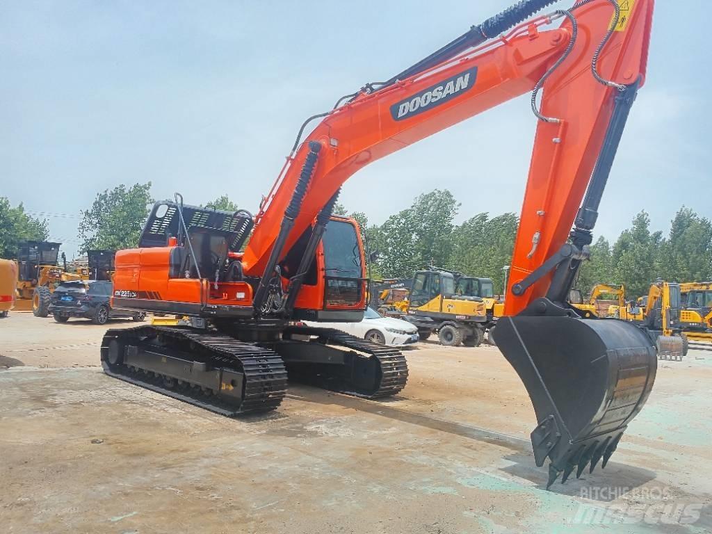 Doosan DX 225 Vikšriniai ekskavatoriai