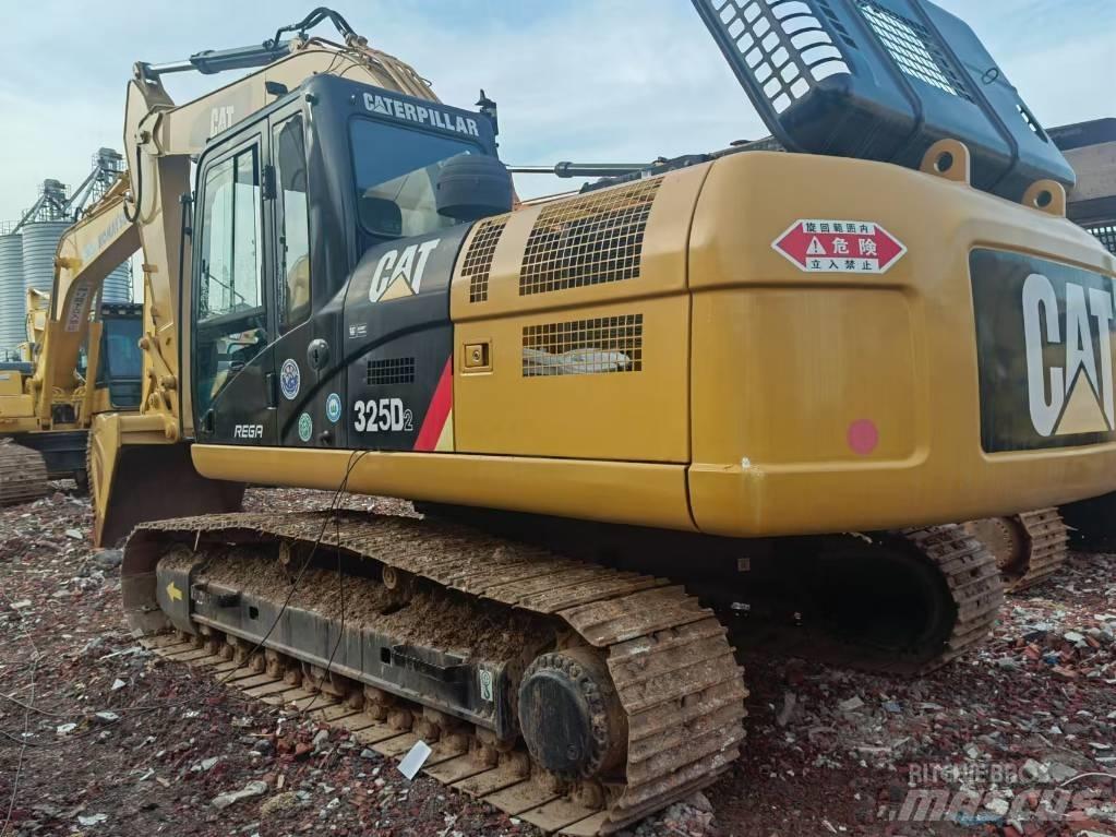 CAT 325 D2 Vikšriniai ekskavatoriai
