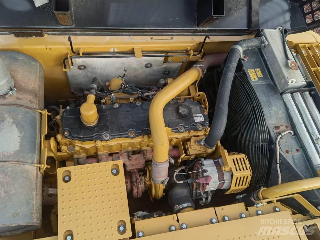 CAT 325 D2 Vikšriniai ekskavatoriai