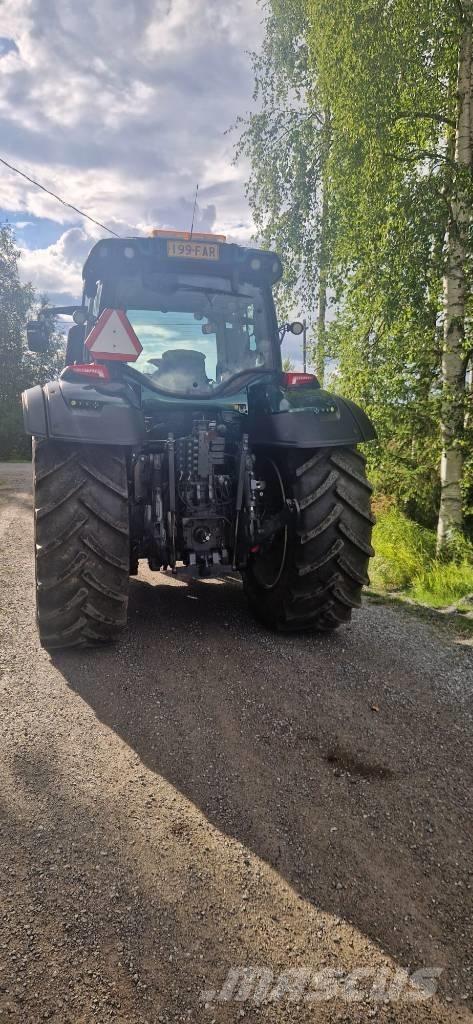 Valtra T194 versu Traktoriai