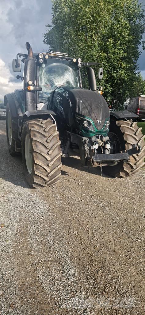 Valtra T194 versu Traktoriai