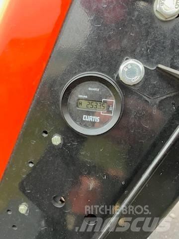 Jacobsen 305 Savaeigės žoliapjovės