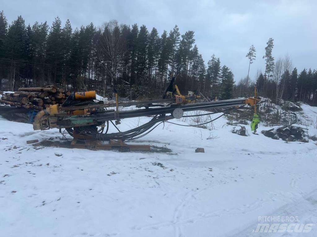 CAT 325 FL CR Žemės paviršiaus gręžimo technika
