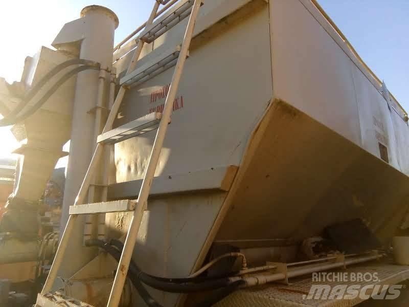 Mack R 600 Savivarčių priekabų vilkikai