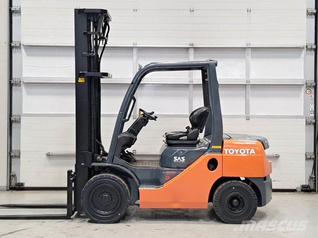 Toyota 02-8FDF30 Dyzeliniai krautuvai