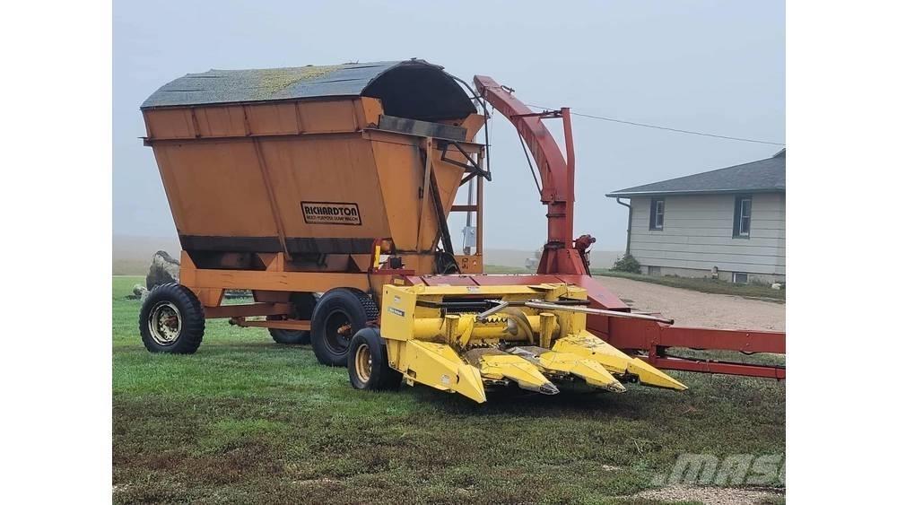 New Holland FP230 Pašarų kombainai