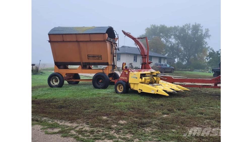 New Holland FP230 Pašarų kombainai