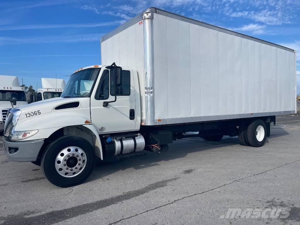 International 4300 Sunkvežimiai su dengtu kėbulu