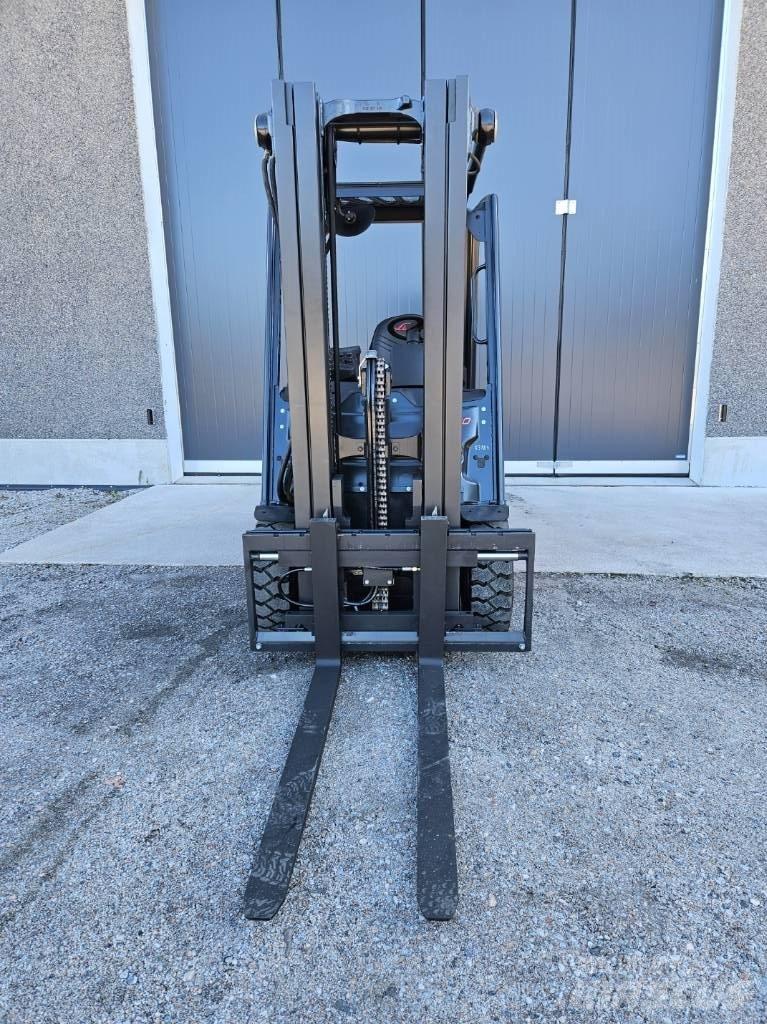 Linde E30-01 Elektriniai šakiniai krautuvai