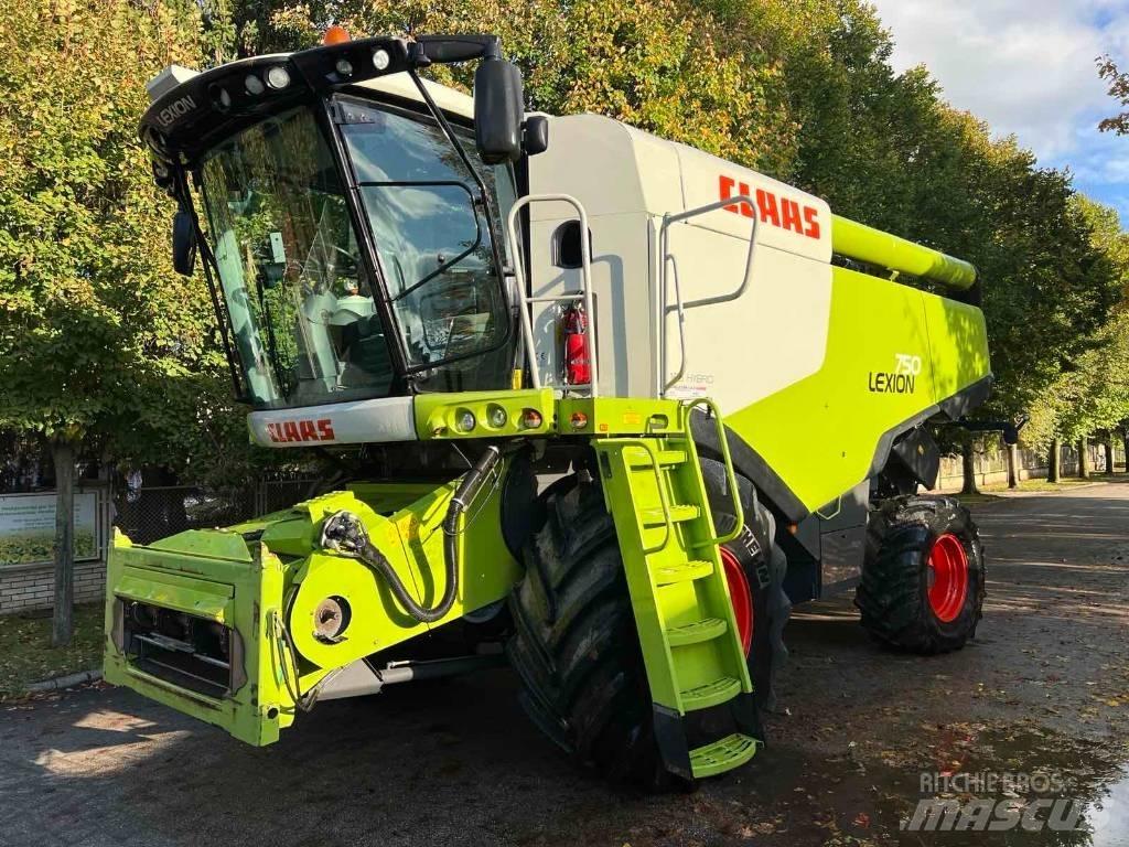 CLAAS 750 Derliaus nuėmimo kombainai