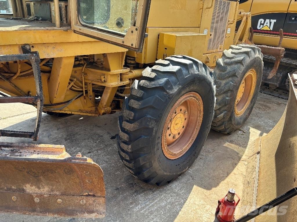 CAT 12 H Greideriai