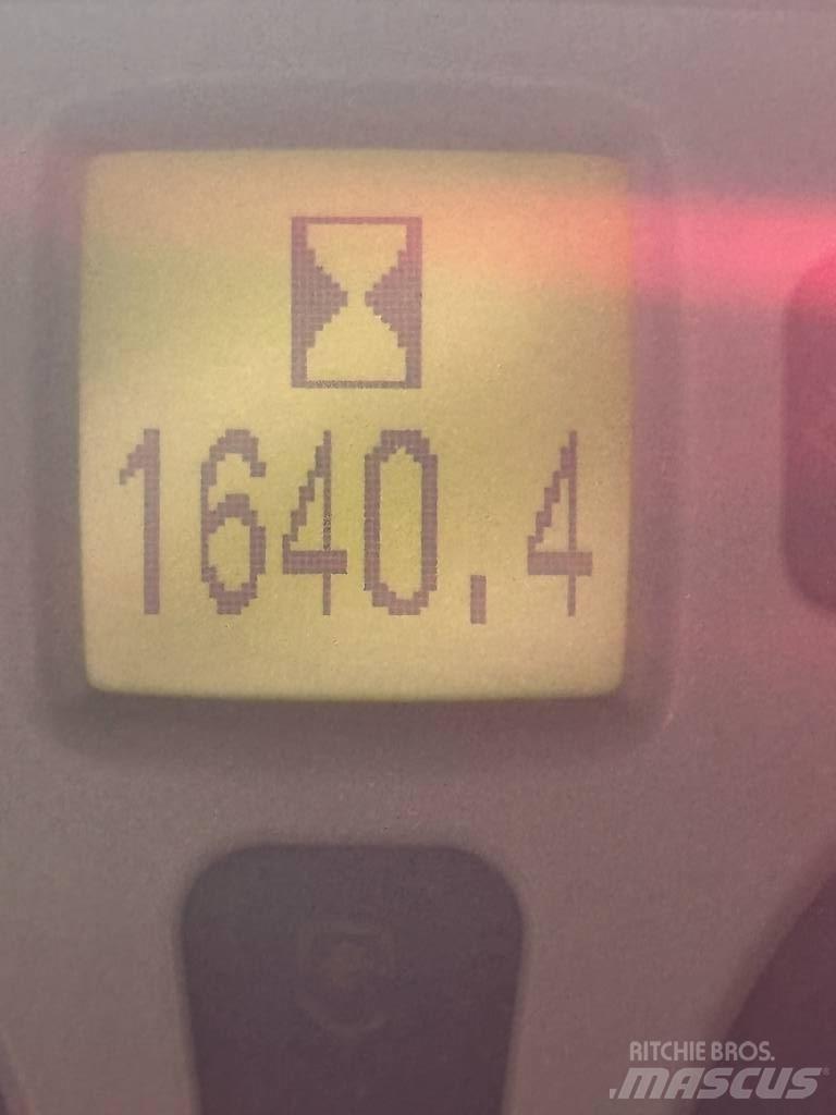 New Holland T 5040 Traktoriai