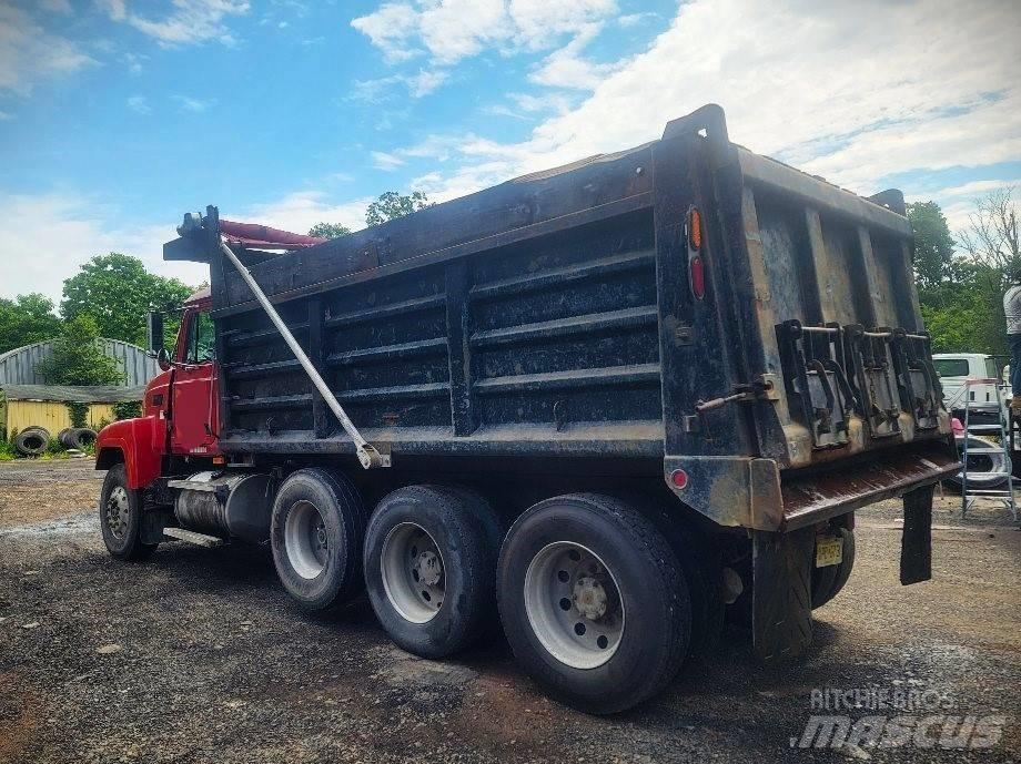 Mack CH613 Savivarčių priekabų vilkikai
