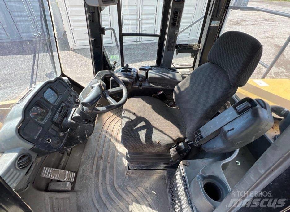 CAT 980G Naudoti ratiniai krautuvai