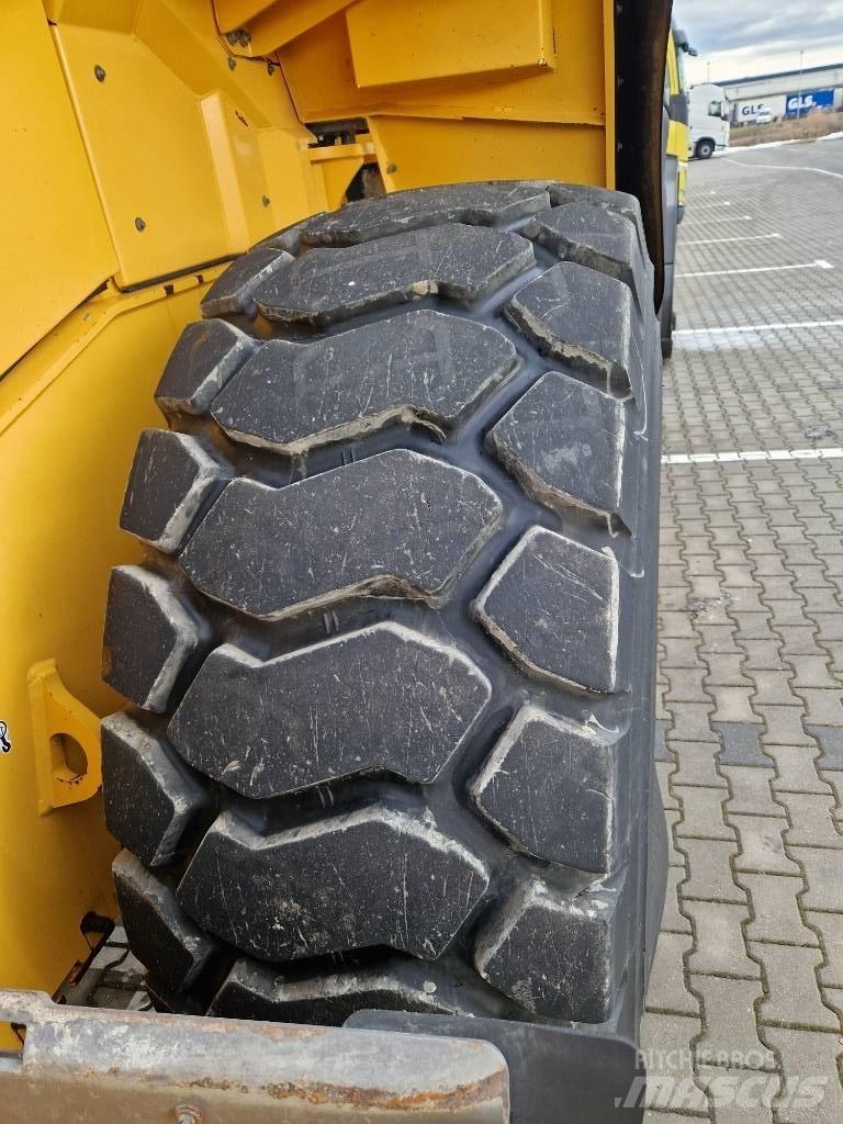 Volvo L 180 H Naudoti ratiniai krautuvai