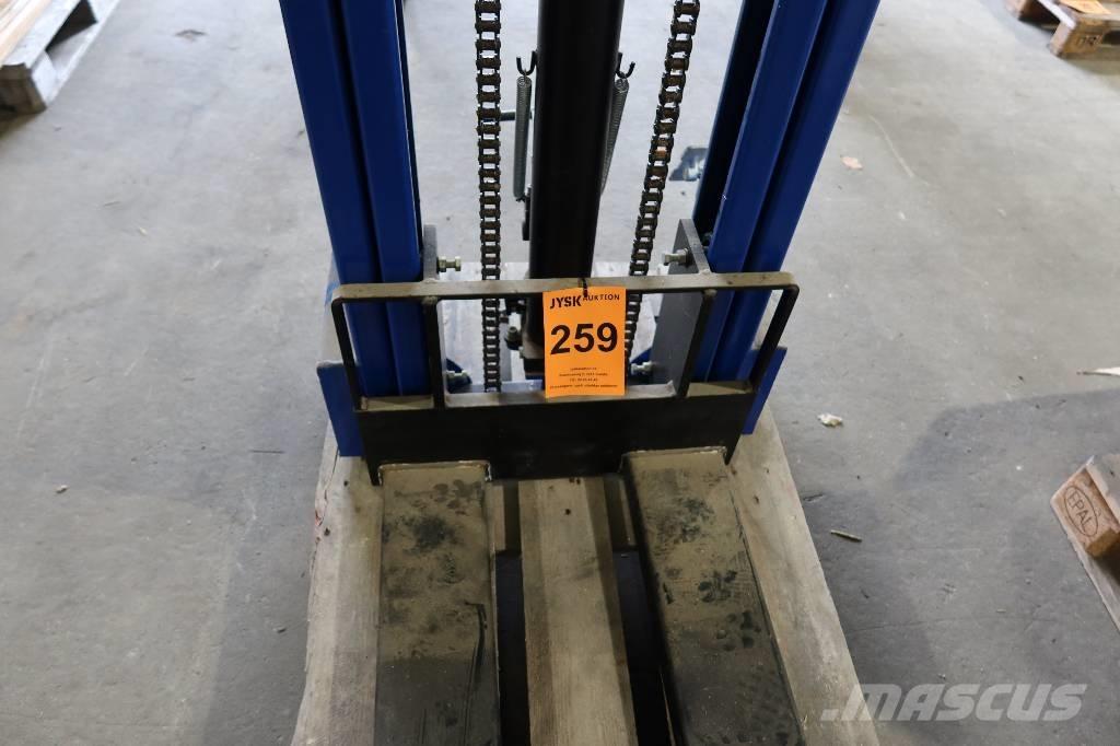 NH SFH1025 Rankiniai padėklų rietuvai