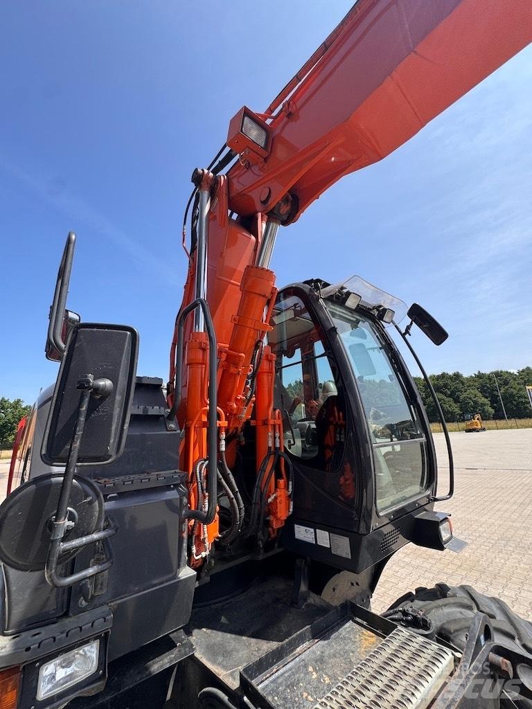 Hitachi 140W Ratiniai ekskavatoriai