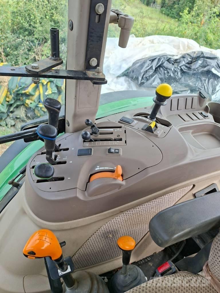John Deere 5115M Traktoriai