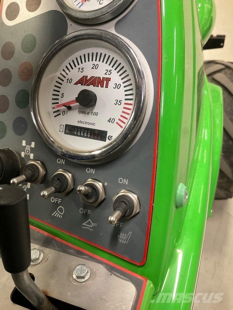 Avant 528 Daugiafunkciniai pakrovėjai