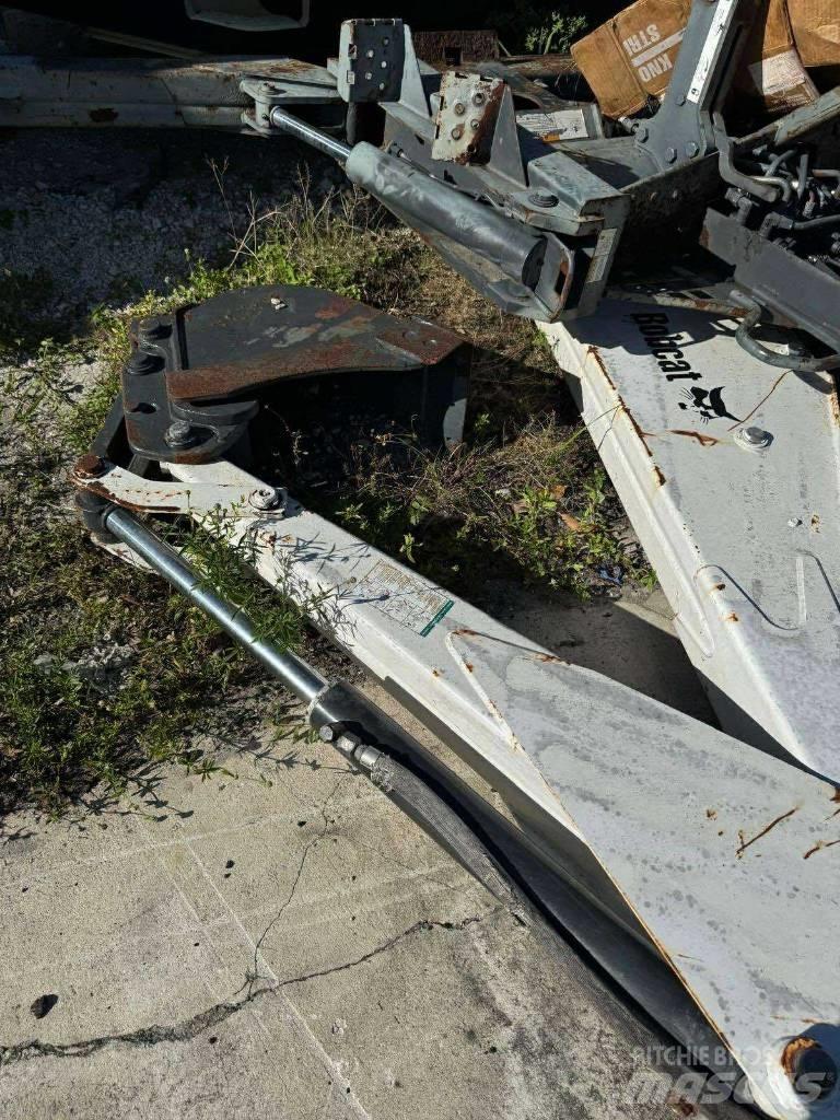 Bobcat 8811 Tranšėjų kasimo technika