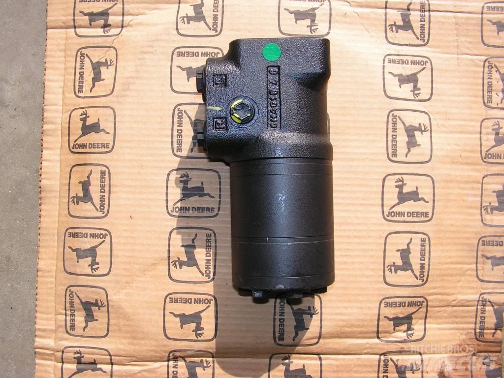 John Deere 6xxx M, R Hidraulikos įrenginiai