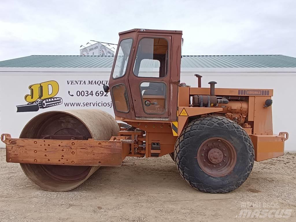 CASE W 1102 Gruntiniai volai