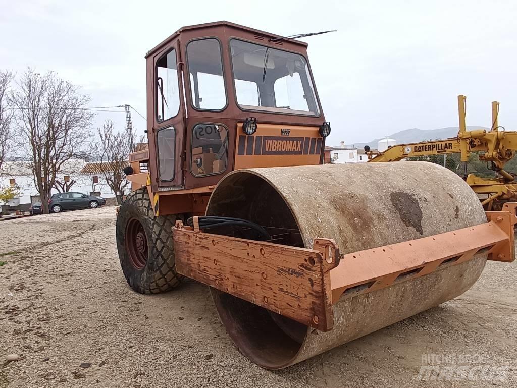 CASE W 1102 Gruntiniai volai