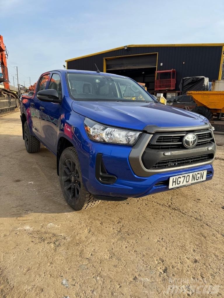 Toyota Hilux Active Pikapai / Bortiniai sunkvežimiai