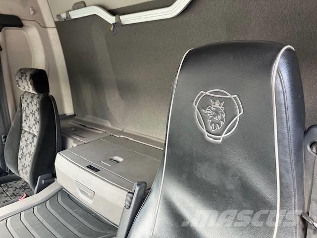 Scania P 370 Priekabos su tentu