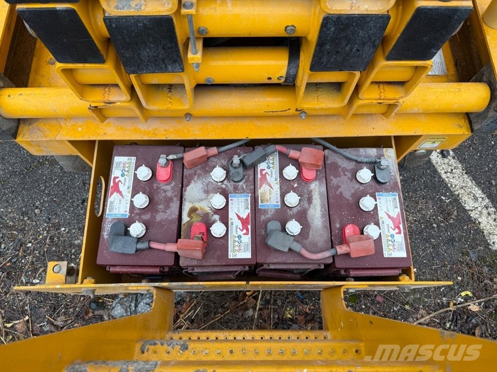 Haulotte Compact 14 Žirkliniai keltuvai