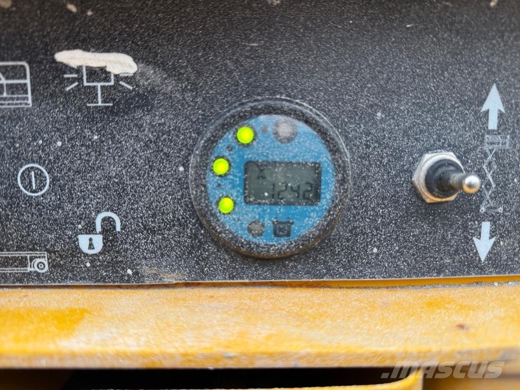 Haulotte Compact 14 Žirkliniai keltuvai