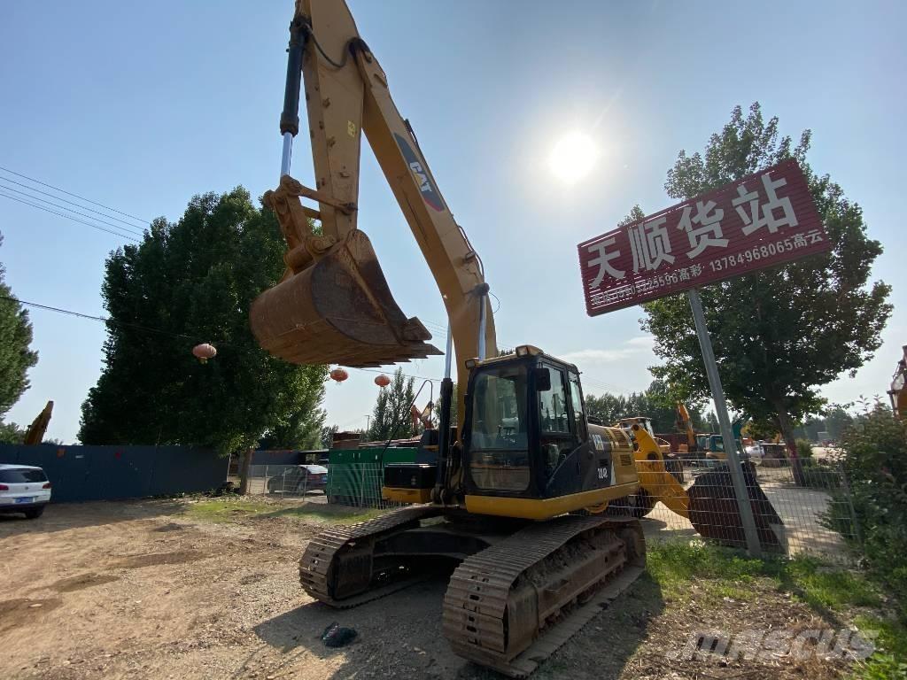 CAT 324D Vikšriniai ekskavatoriai