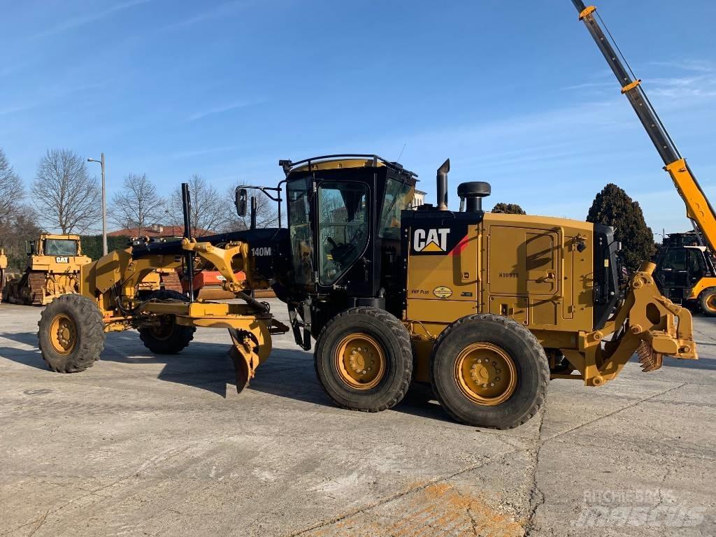 CAT 140 M 2 Greideriai