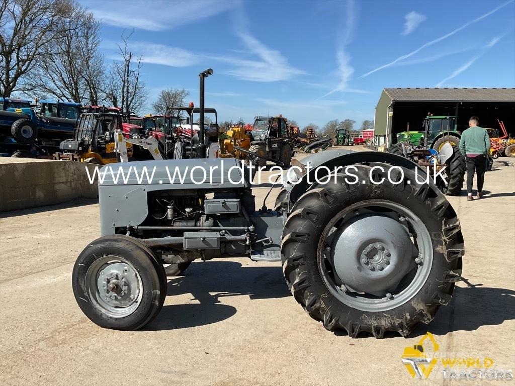 Ferguson TRACTOR Traktoriai