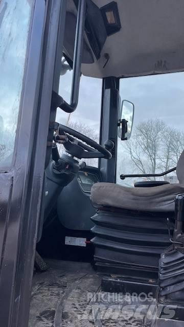 JCB 411 Naudoti ratiniai krautuvai