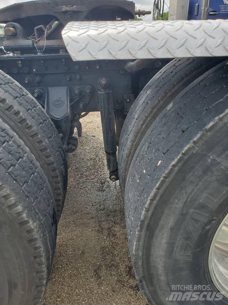 Mack P 164 T Važiuoklė su kabina