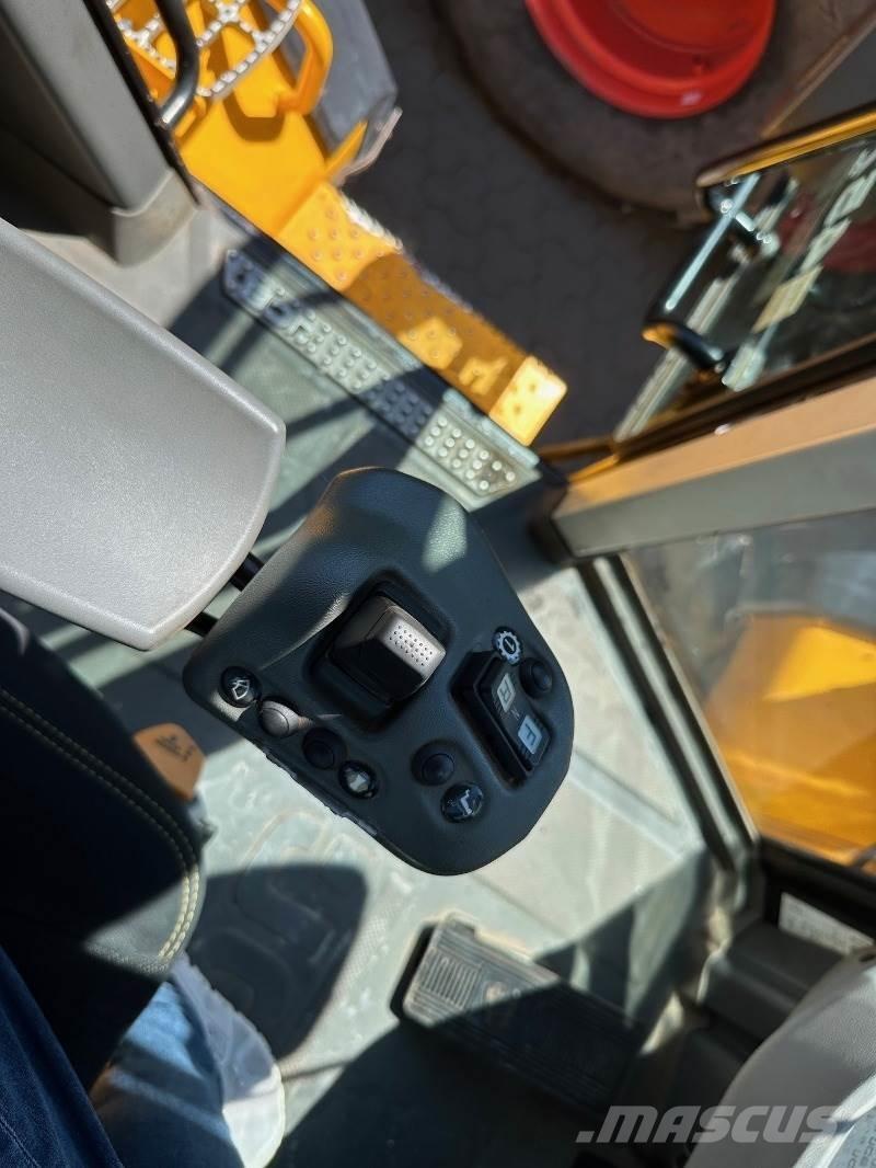 JCB 457 Agri Naudoti ratiniai krautuvai