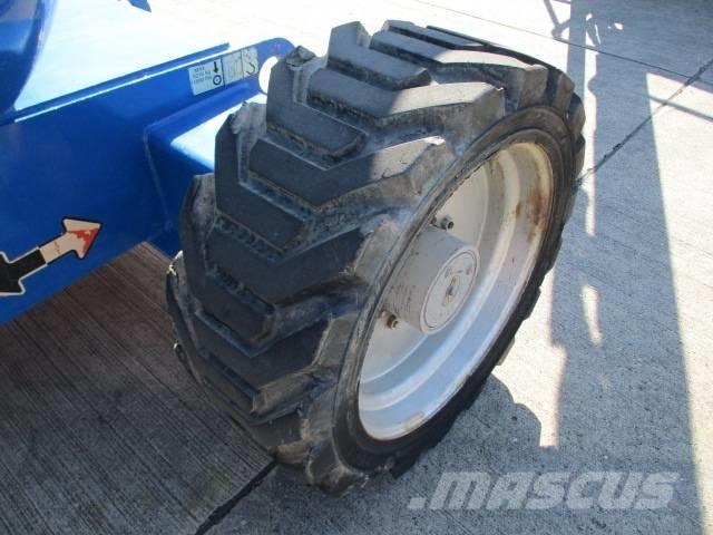 JLG 600 AJ (253) Kompaktiškas savaeigis strėlinis keltuvas