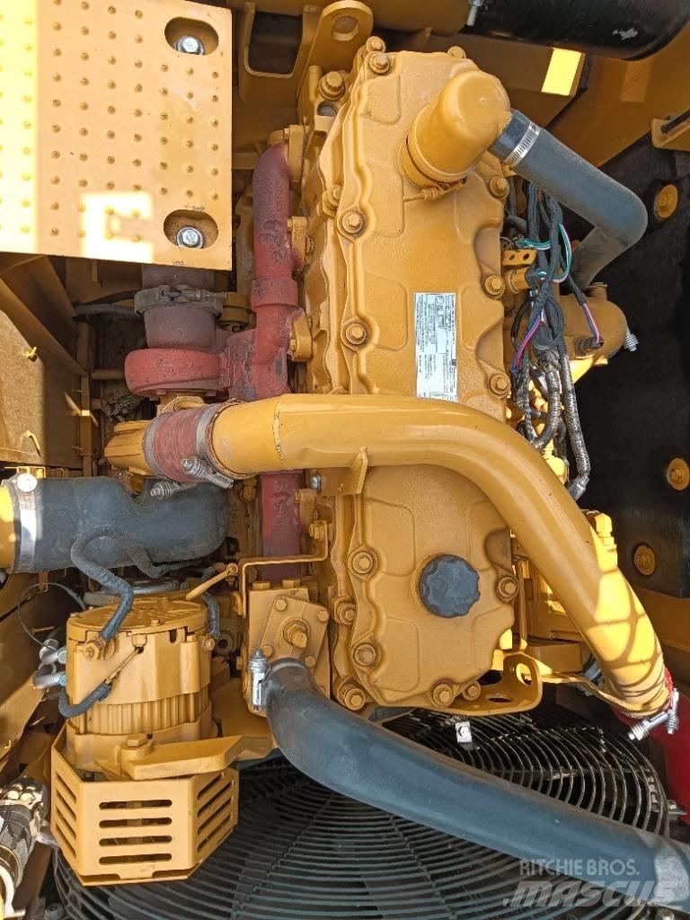 CAT 324D2 Vidutinės galios ekskavatoriai 7-12 t