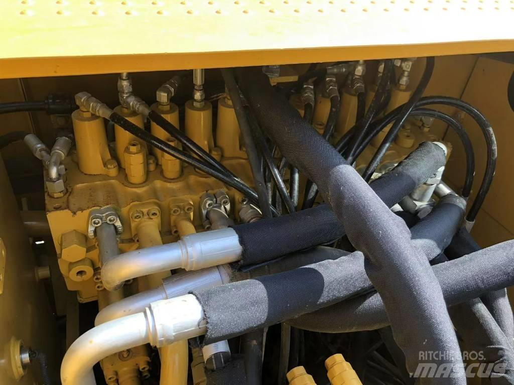 CAT 320D Vikšriniai ekskavatoriai