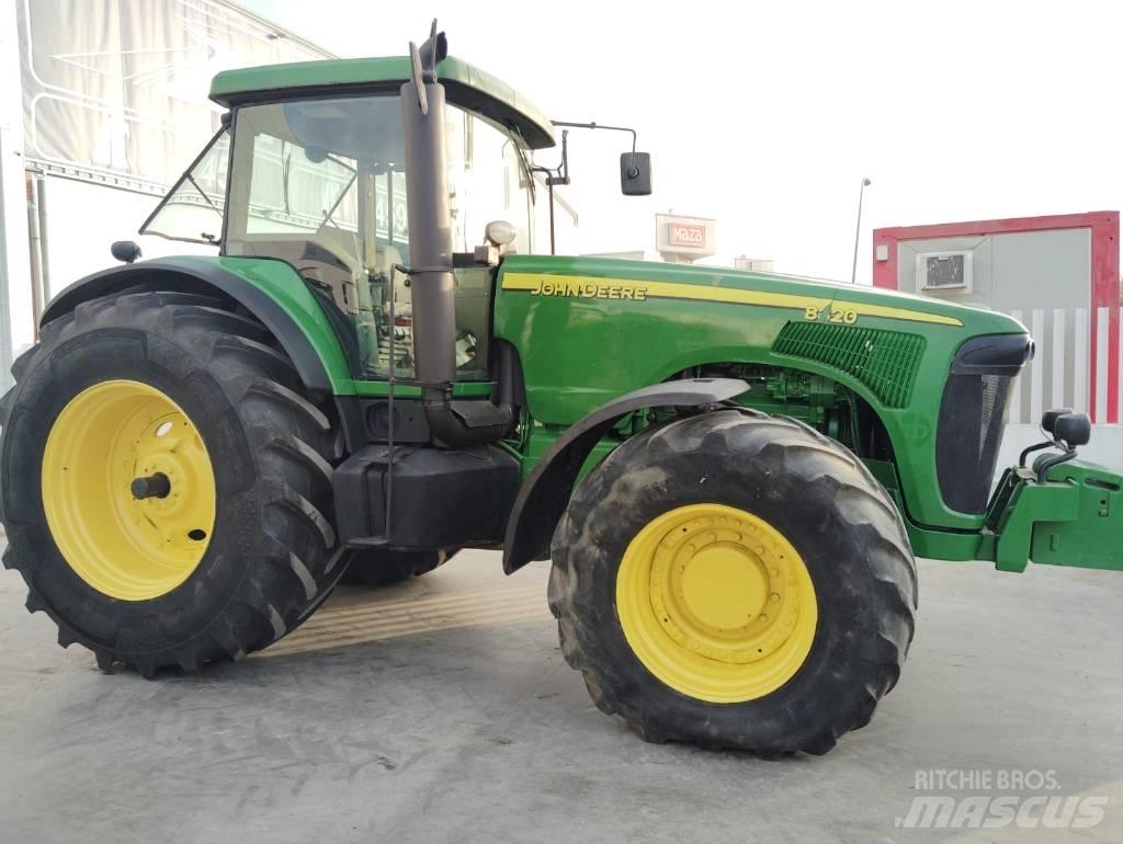 John Deere 8320 Traktoriai